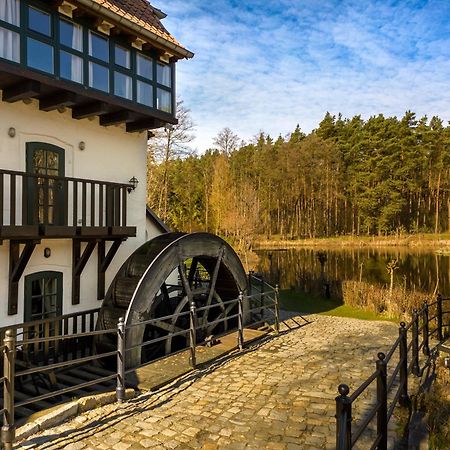 Gosciniec Pod Zajacem Bed & Breakfast Olesnica  Exterior photo