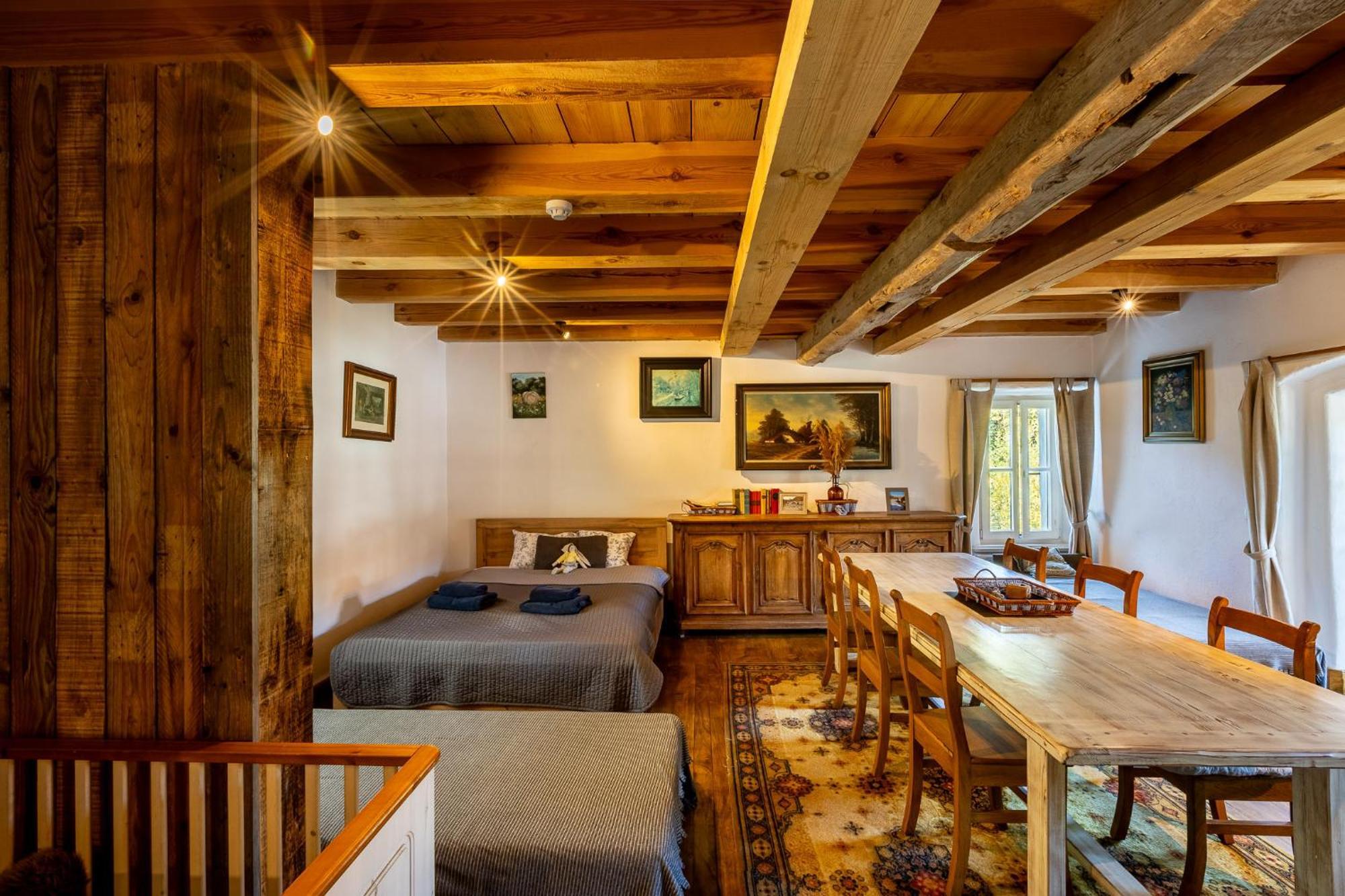 Gosciniec Pod Zajacem Bed & Breakfast Olesnica  Exterior photo