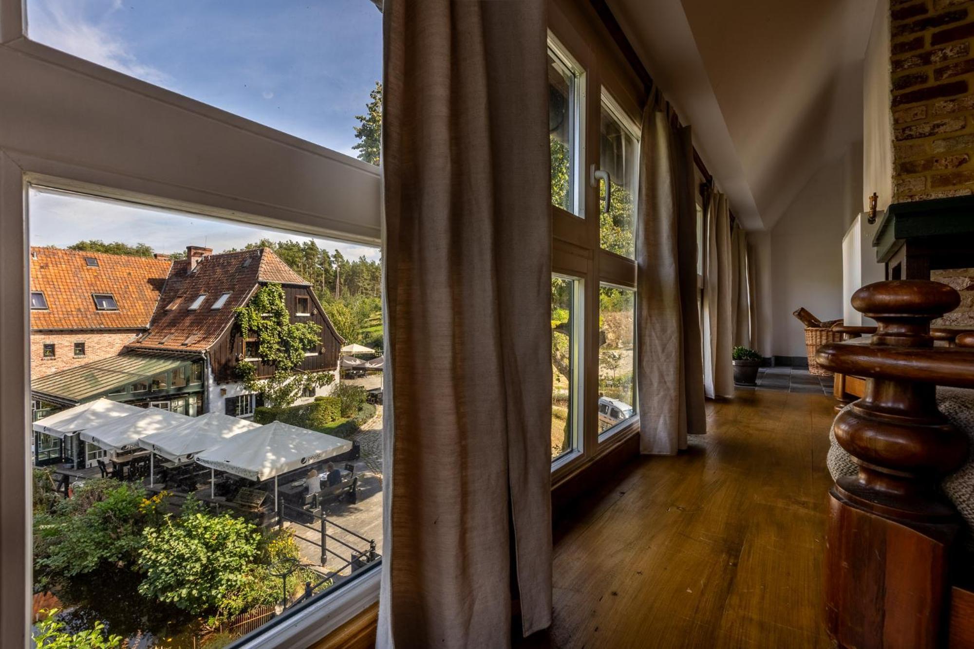 Gosciniec Pod Zajacem Bed & Breakfast Olesnica  Exterior photo