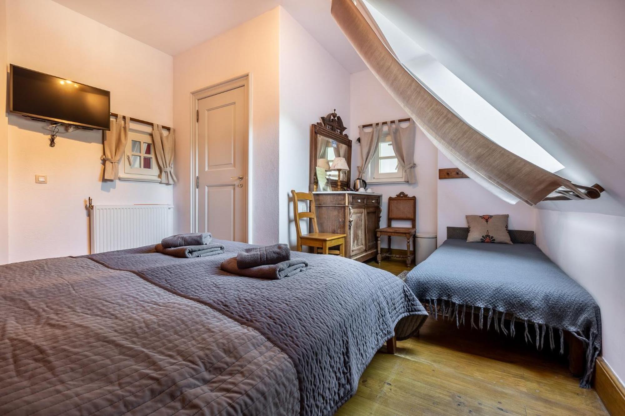 Gosciniec Pod Zajacem Bed & Breakfast Olesnica  Exterior photo