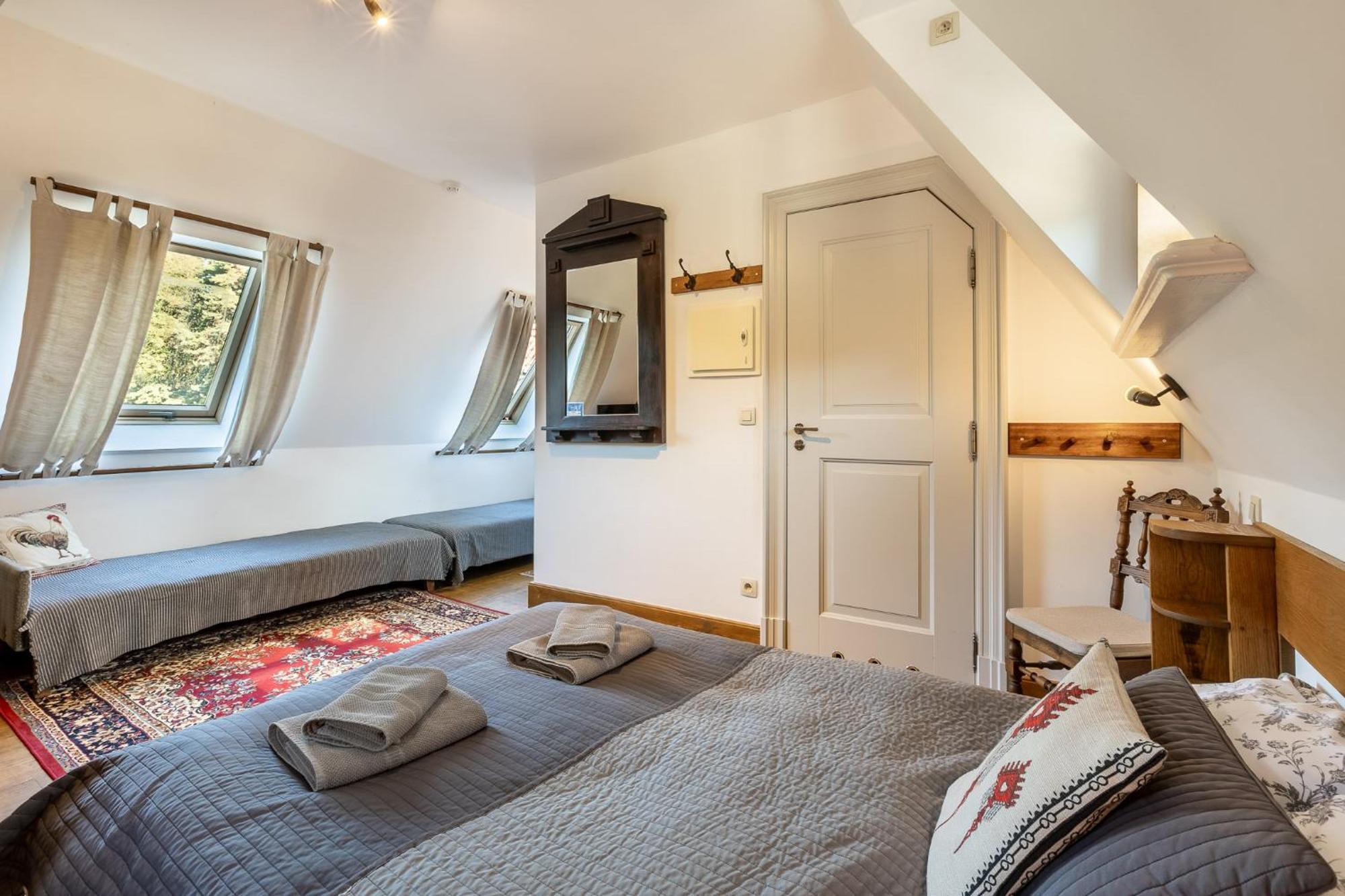 Gosciniec Pod Zajacem Bed & Breakfast Olesnica  Exterior photo